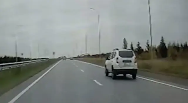 Вот так выглядит испуг, когда заранее не смотришь в зеркало заднего вида