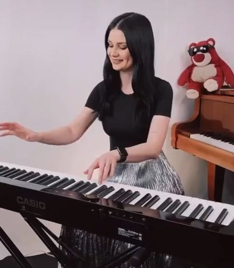 Из форточки заиграло, сразу домой!)