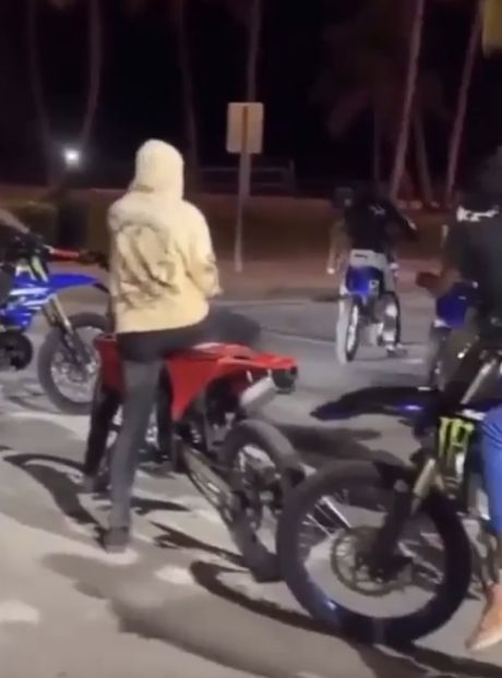 Приезд полиции на нелегальные гонки