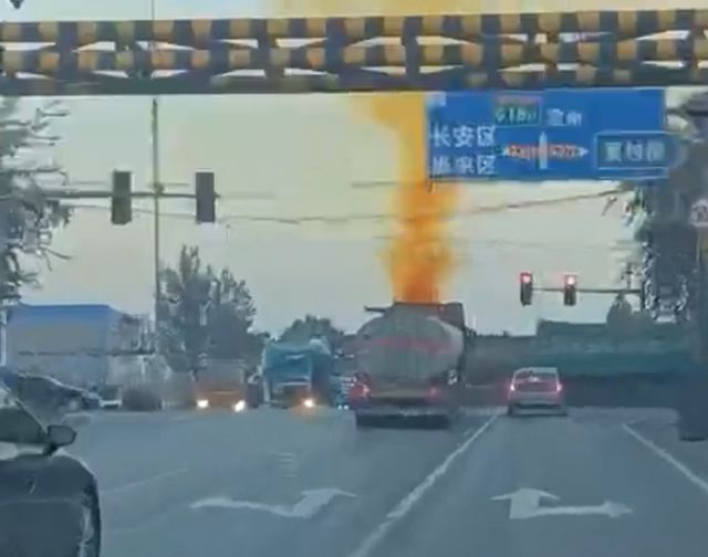 Хуанхэ-в переводе - "Жёлтая река"