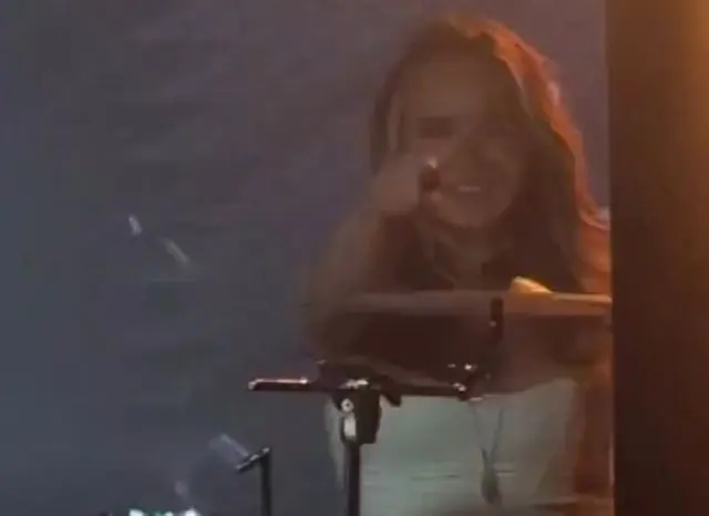 Эта песня про неё, для неё и о ней