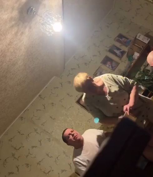 Белочка пришла