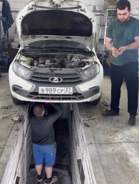 Разбавили серые рабочие будни