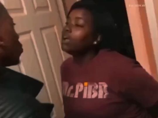 А почему он лежит частями?