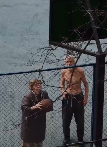 На баскетбольной площадке замечена самая классная пара москвичей