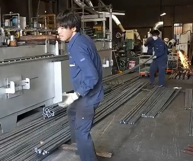 На фабрике гигантских пружин в Японии⁠⁠