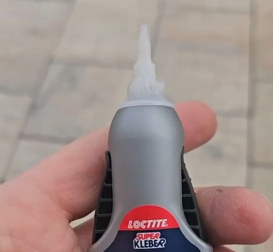 Супер клей в Германии⁠⁠