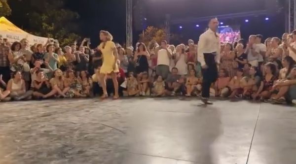 Конкурс танцев на улице. Испания