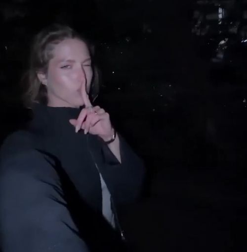 Она знает одно местечко⁠⁠