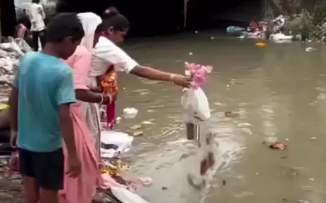 Наверное у них такой ритуал