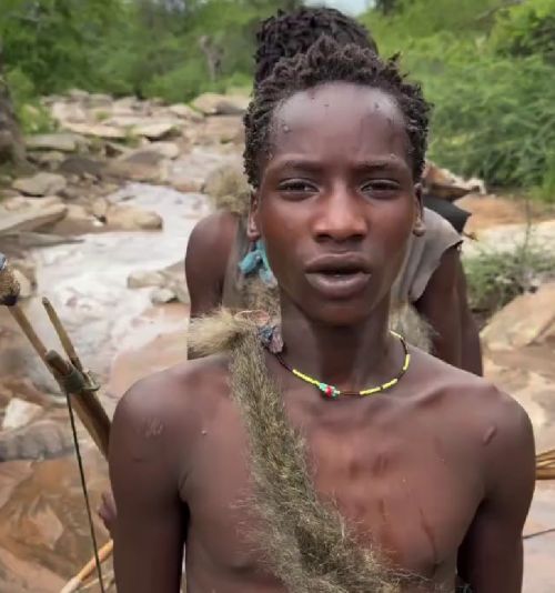 "Чуть помедленнее, я записыую..." © Шурик