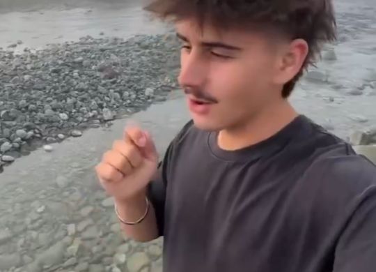 Он установил камеру на берегу реки для съёмки таймлапса вращения Земли⁠⁠