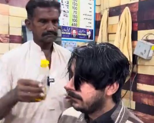 Индийские массажисты головы