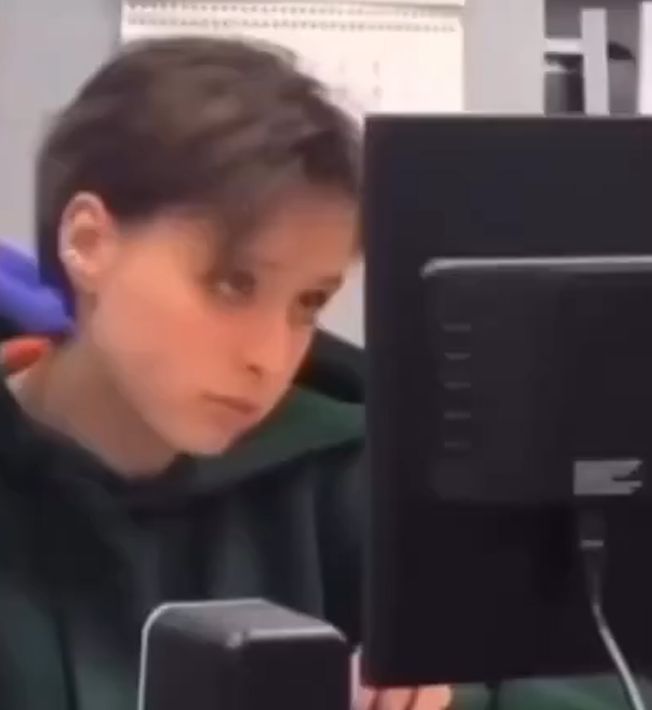 Задумалась⁠⁠