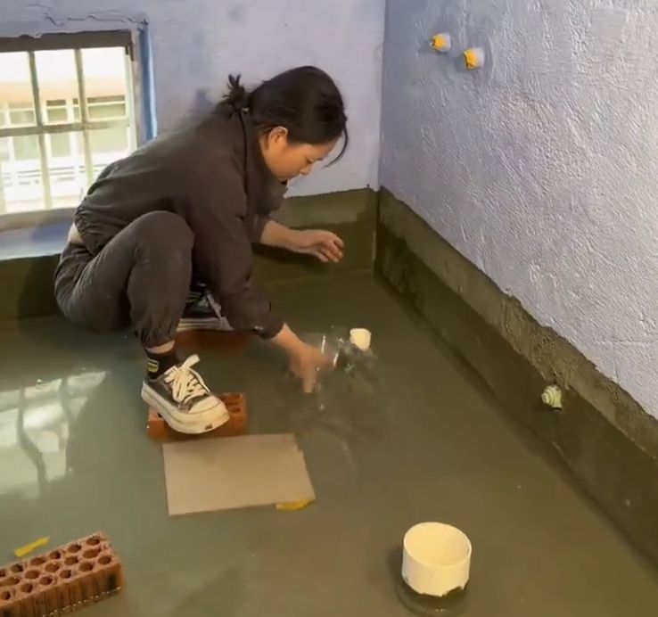 Простой способ удалить воду с пола