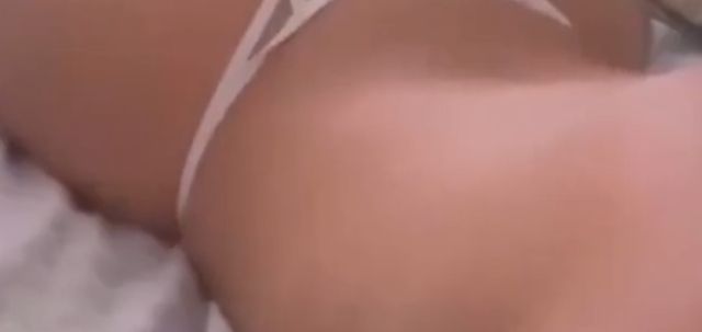 На животе⁠⁠
