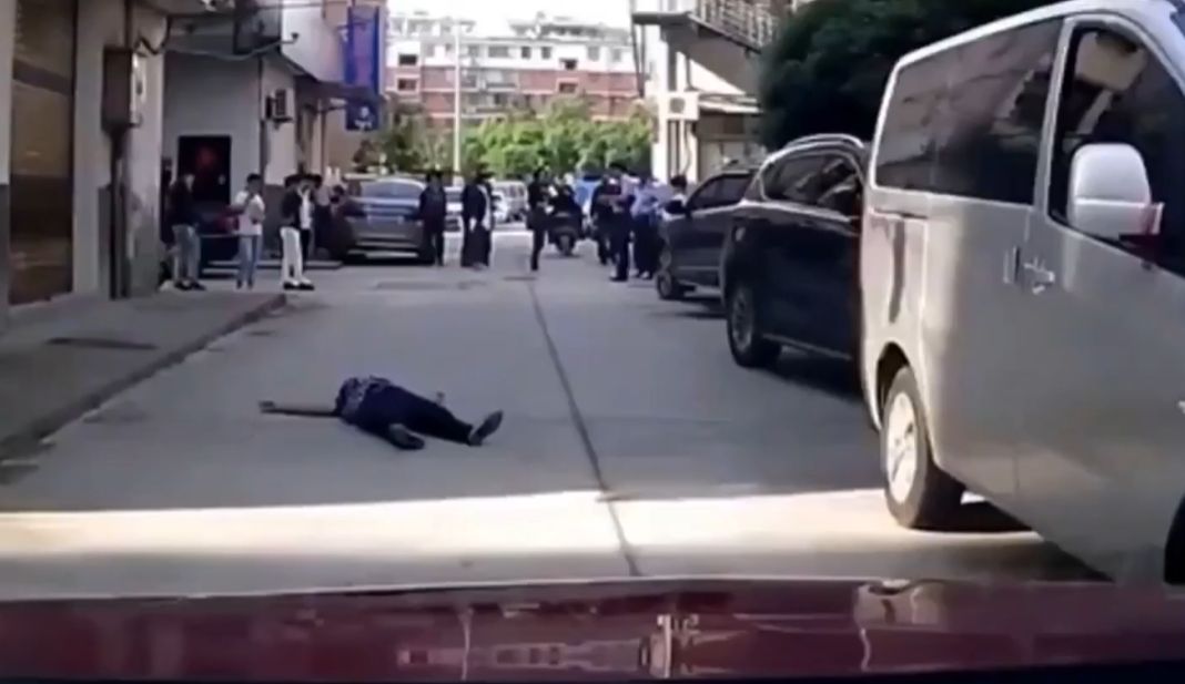 Эта женщина пытается совершить страховое мошенничество (неудачно)⁠⁠