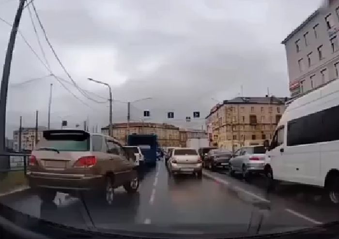 Если кто-то громко плачет