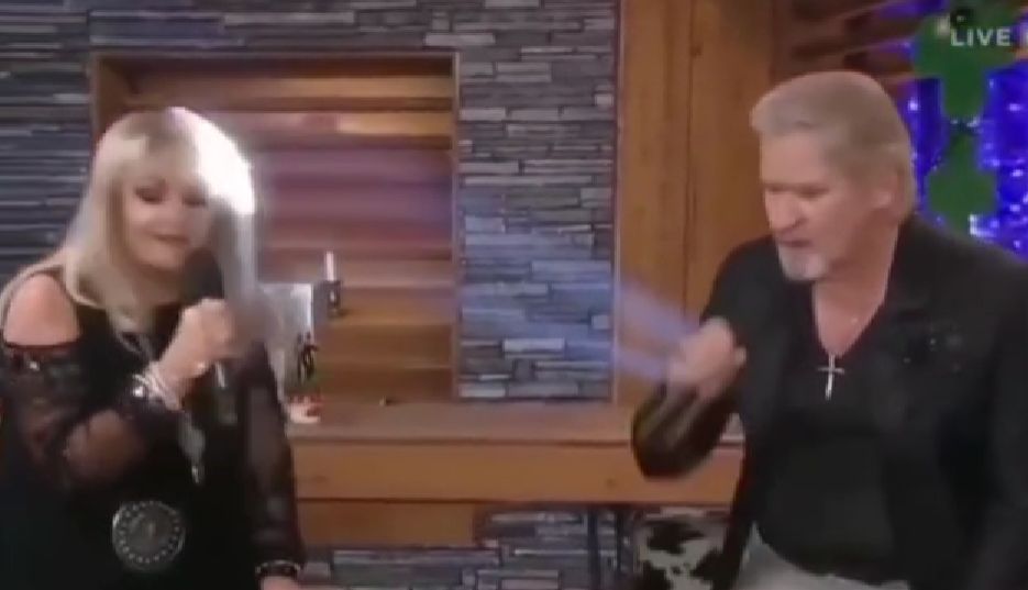 Шикарная "Total Eclipse of the Heart"