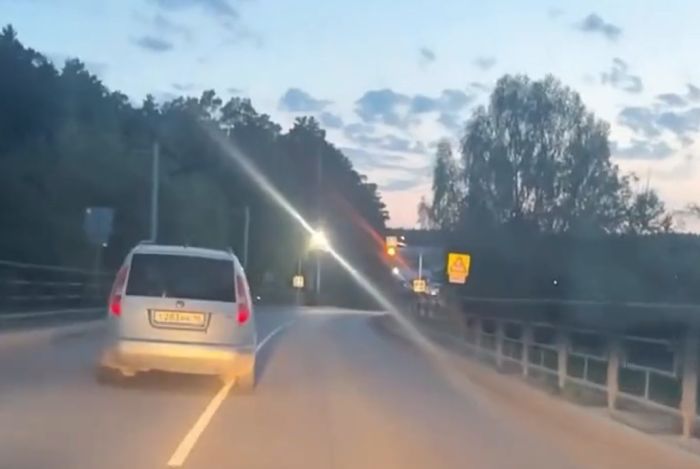 Пьяный неадекват на дороге