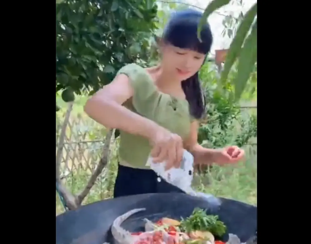 Какая хозяюшка! то то у неё 2 мужика