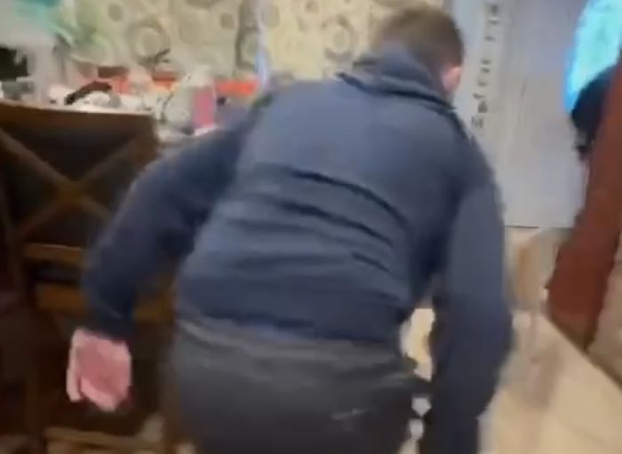 - Ваша собака кусается?