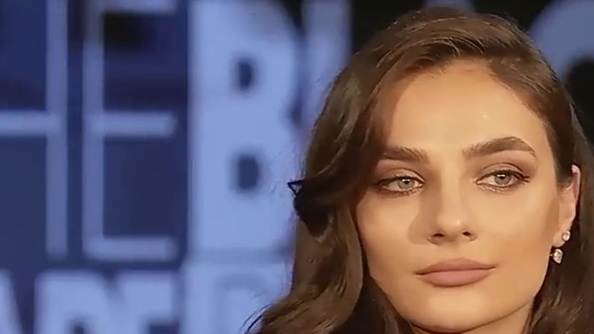 Это легко сделать самим из изоленты