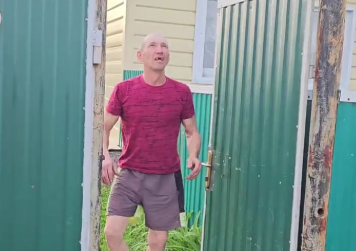 И обратно в тапки впрыгнул