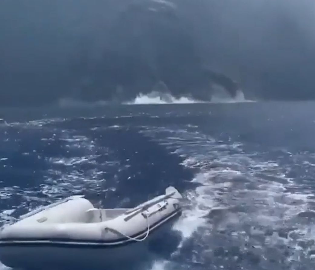 Моряки сняли на видео извержение вулкана Стромболи⁠⁠