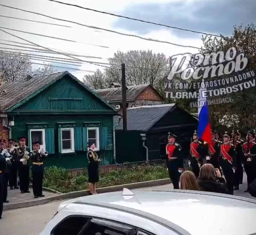 В Ростове провели индивидуальный мини-парад для 100-летнего ветерана ВОВ⁠⁠