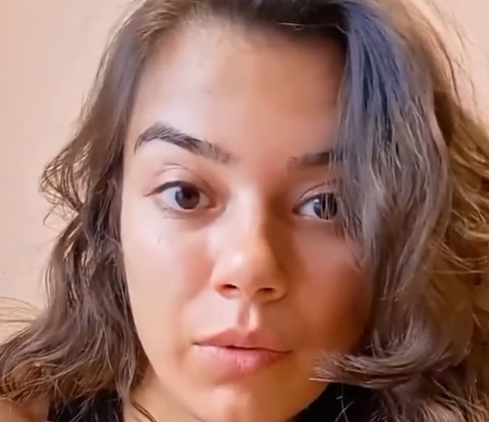 Юля просто живет