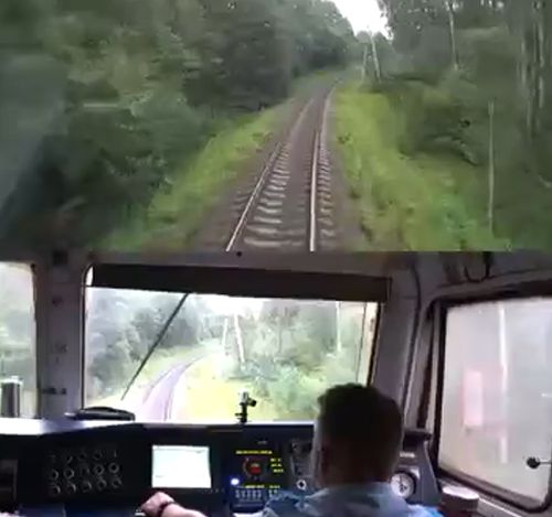 Грузовой штурмует подъём