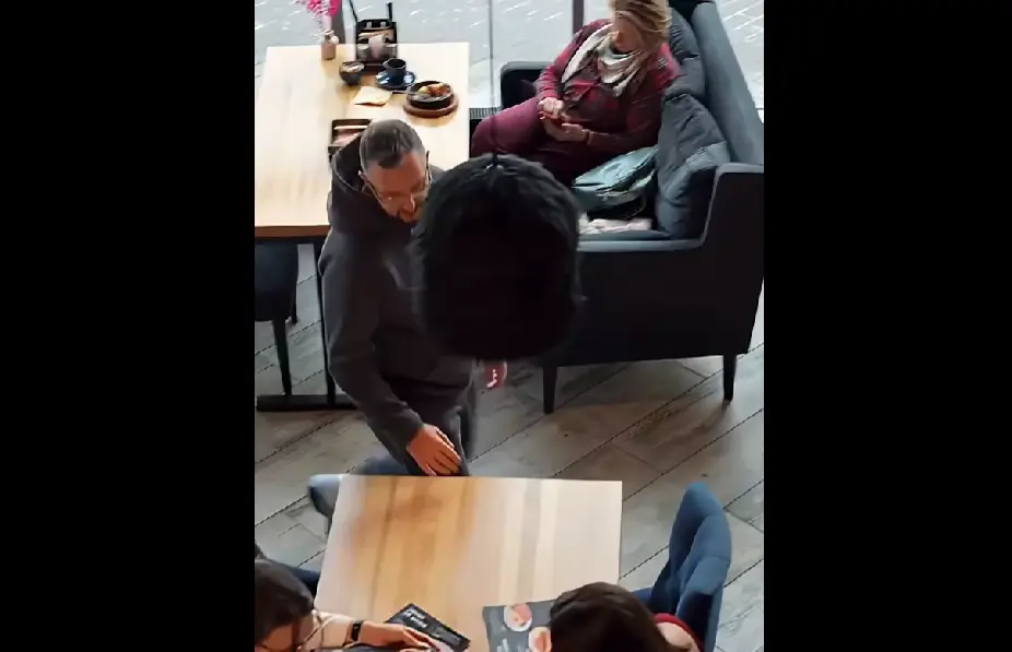 Издеваются над чайками⁠⁠