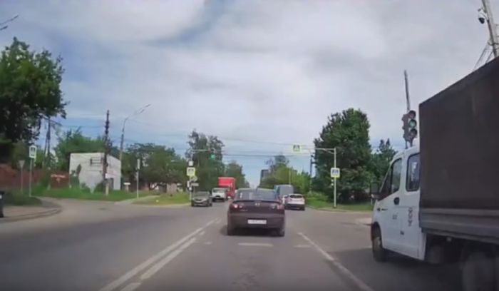 Наказание обочечника в Воронеже: ГАИ поймала нарушителя за скорой