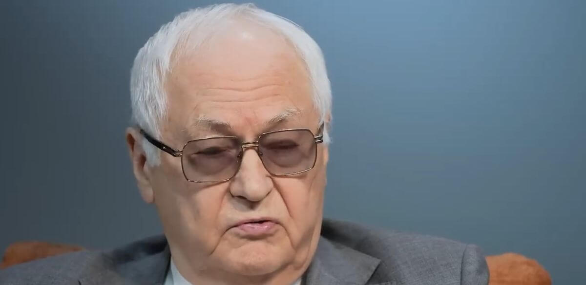 Минимальная зарплата в России должна быть эквивалентна стоимости 1000 литров бензина