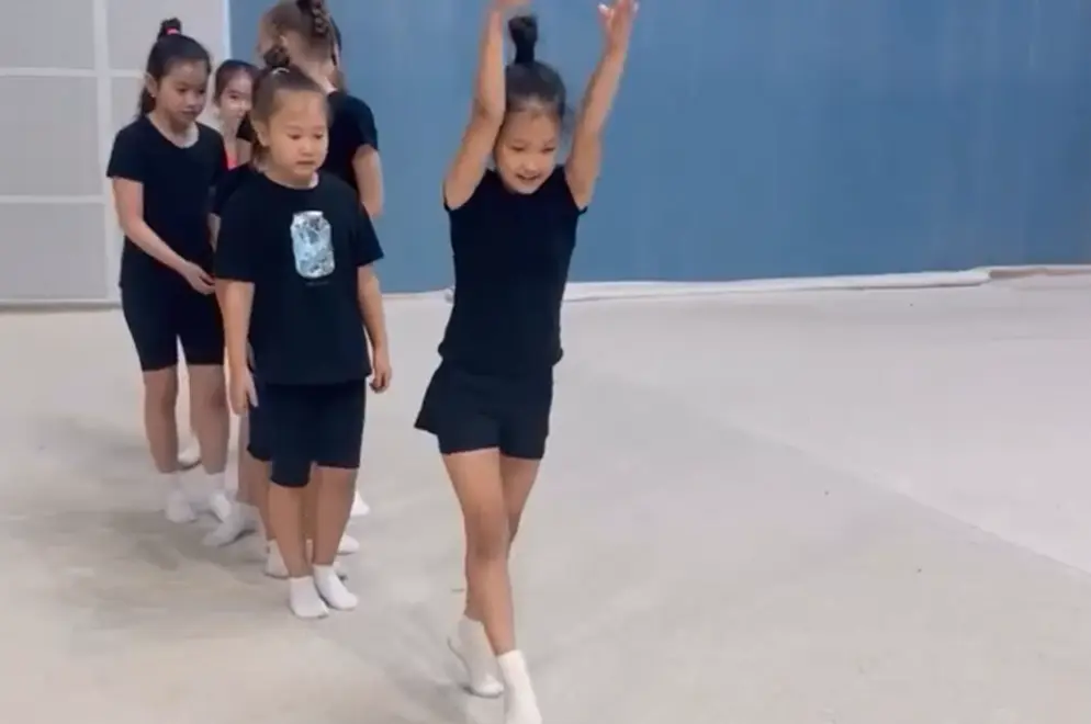 Девчушки из Уральска, Казахстан