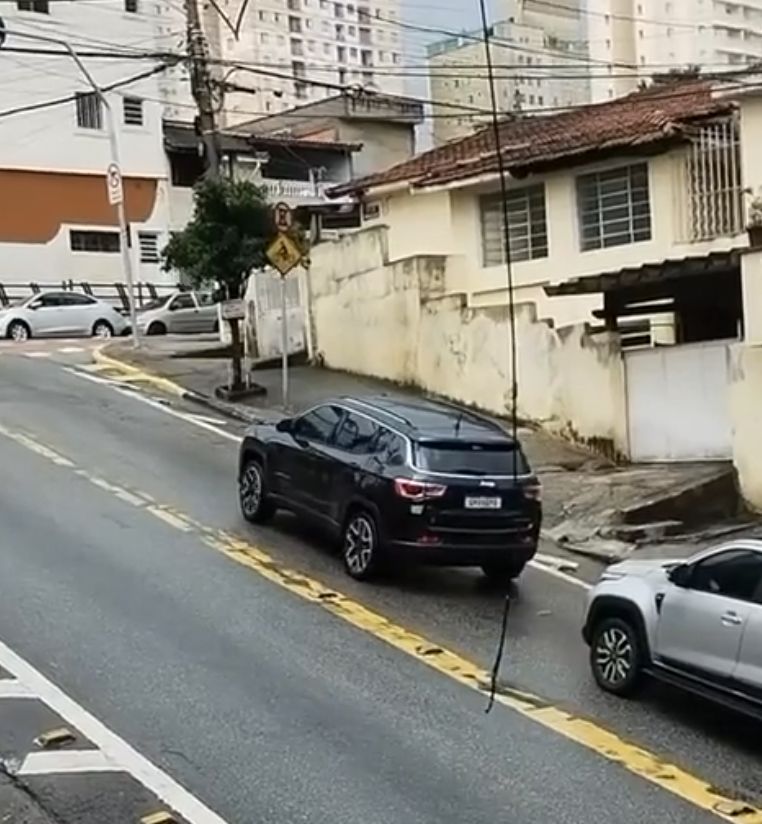 Jeep Compass поднимается в горку