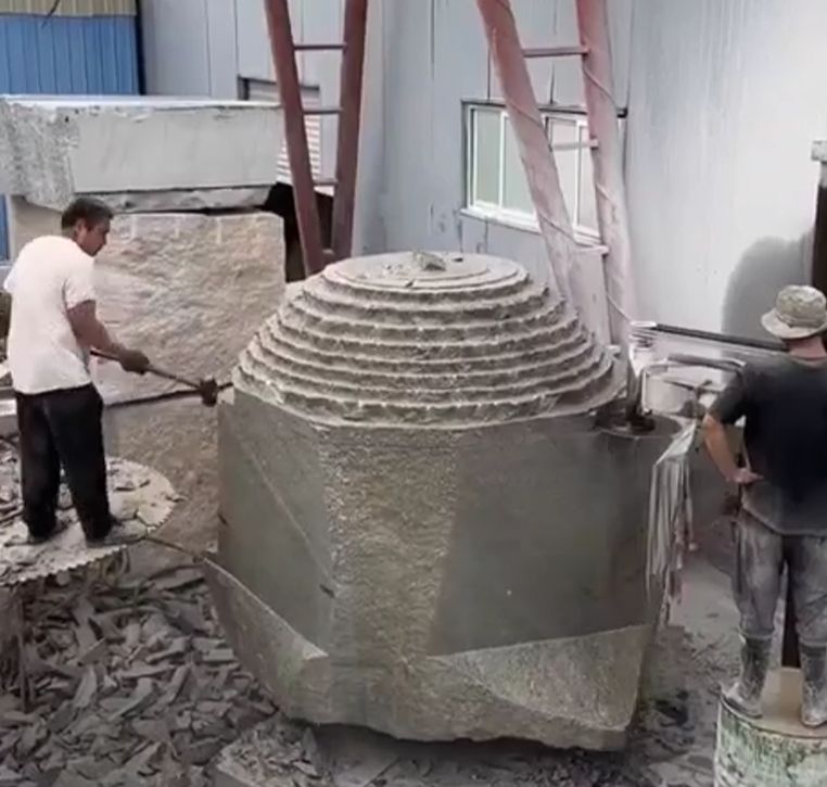 Гранитный камушек...