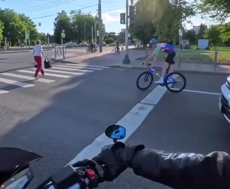 Байк vs вел⁠⁠