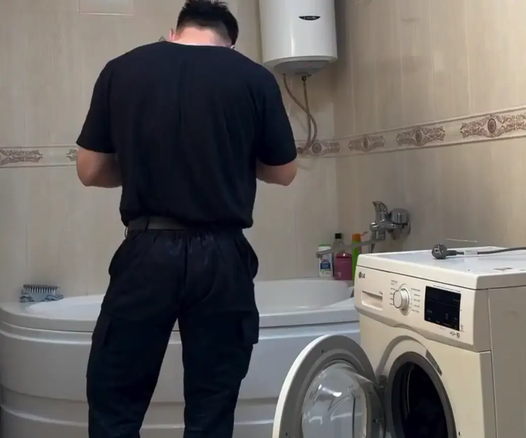В каком ухе у меня жужжит?⁠⁠