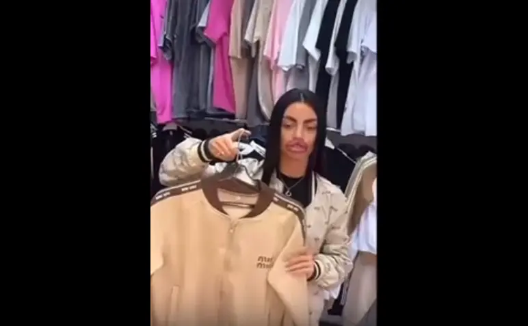 Нормальный костюмчик? Берем?⁠⁠
