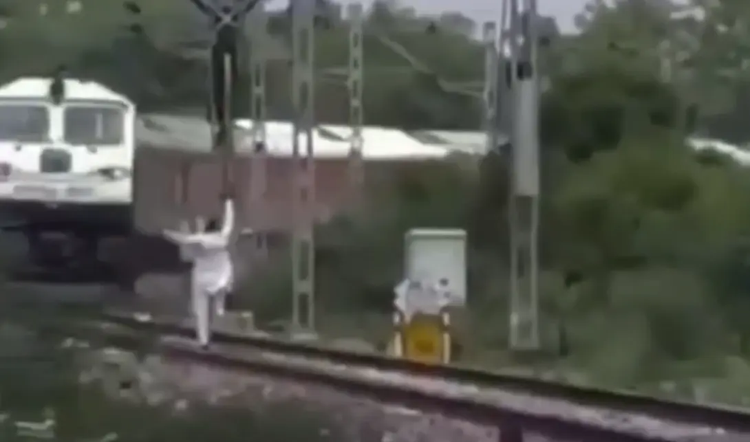 Постой, паровоз, не стучите, колёса!⁠⁠
