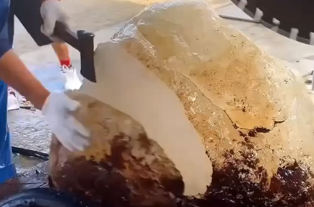 Так производят посуду из горного хрусталя...⁠⁠