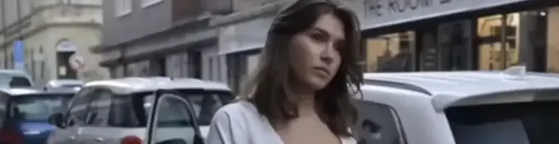 Ellie Luna на улице