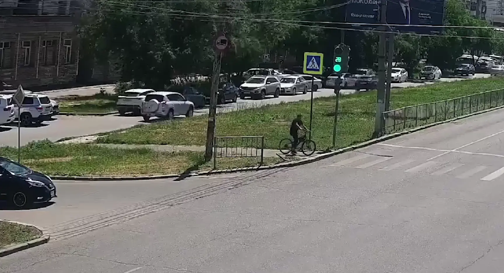 На встречу едет здоровенный КамАЗ? Где?
