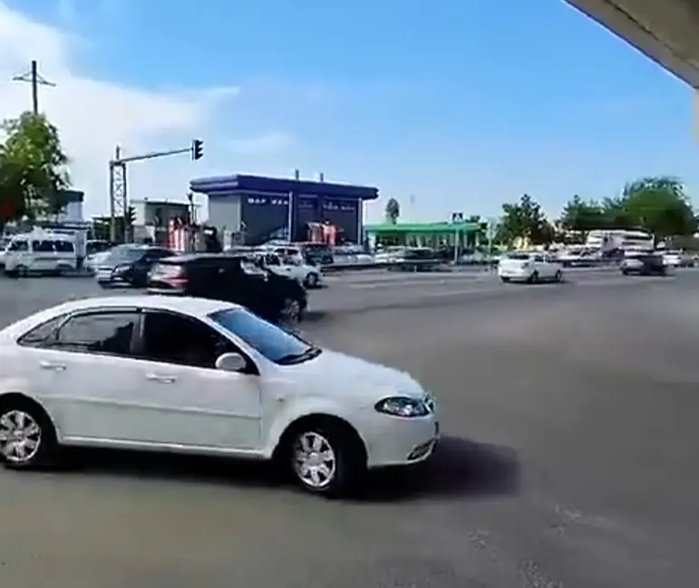 Такую кормушку попытался прикрыть