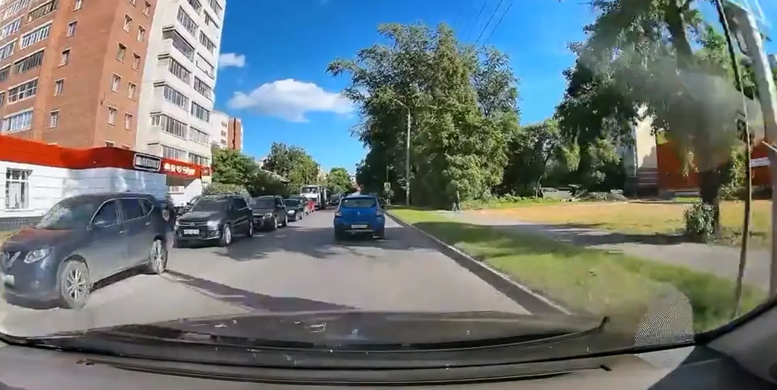 Будто на фуре поворачивает