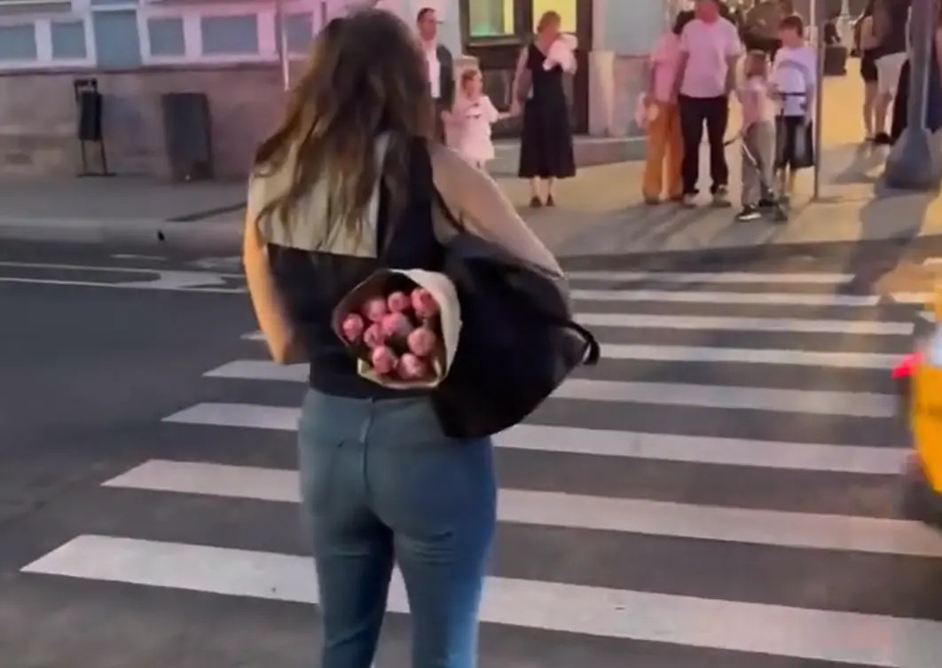 Когда встретил Яндекс Алису на улице