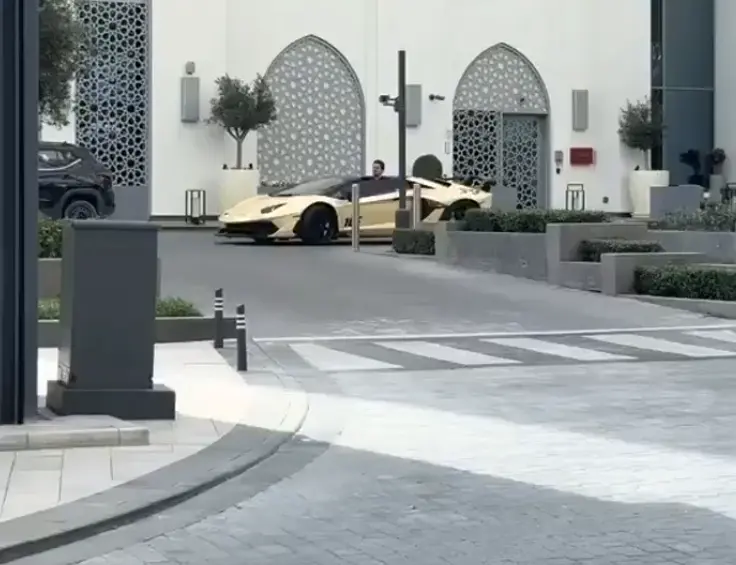 Ездить на Lamborghini с высоким ростом не лучшая идея