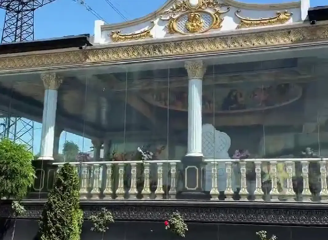 Скромная могила на армянском кладбище